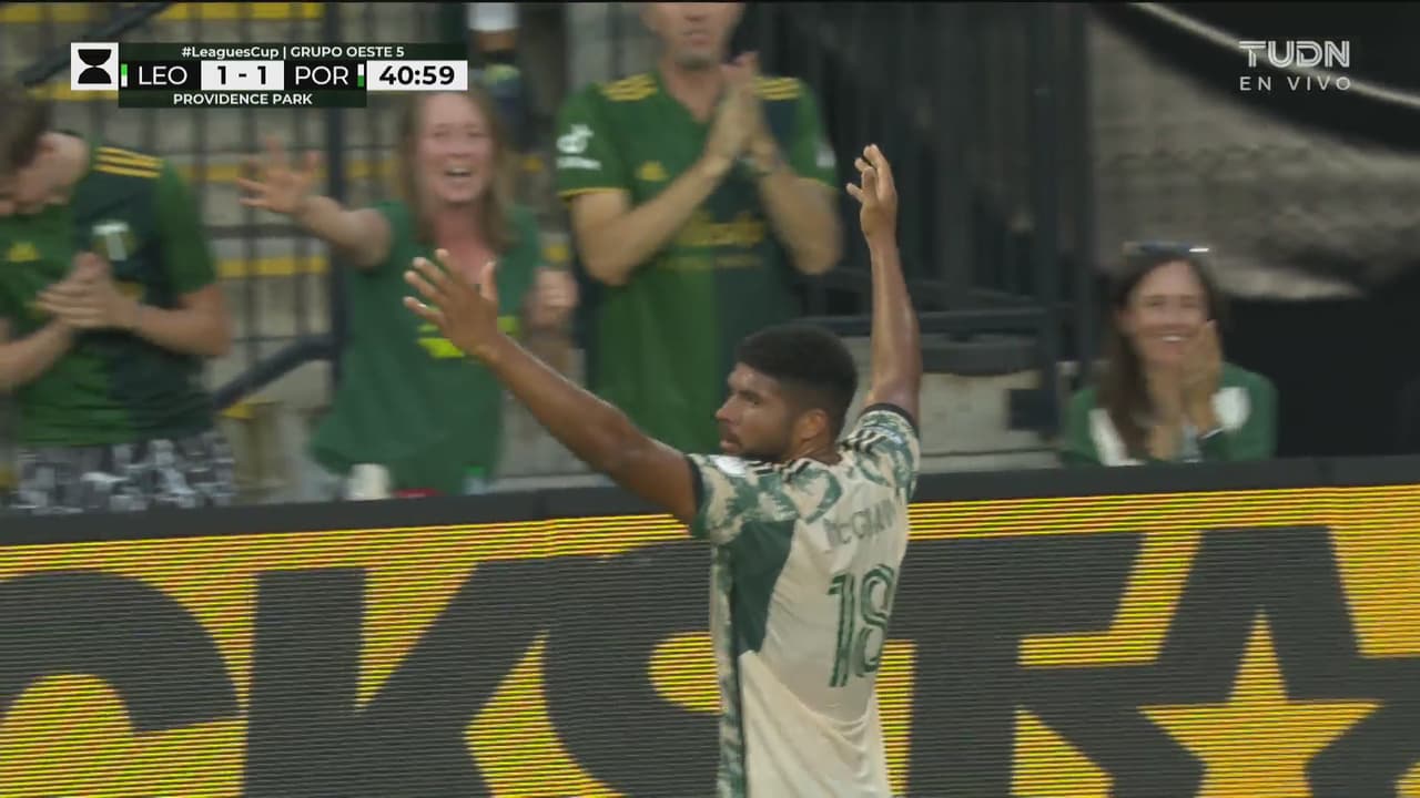 ¡Sólido remate de cabeza para el empate! McGraw iguala cartones