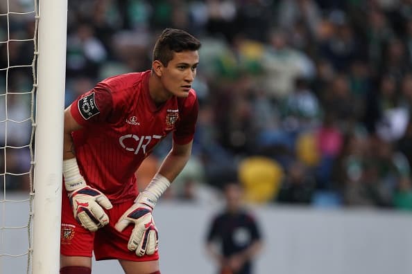 Peligra el lugar de Raúl Gudiño con el Porto