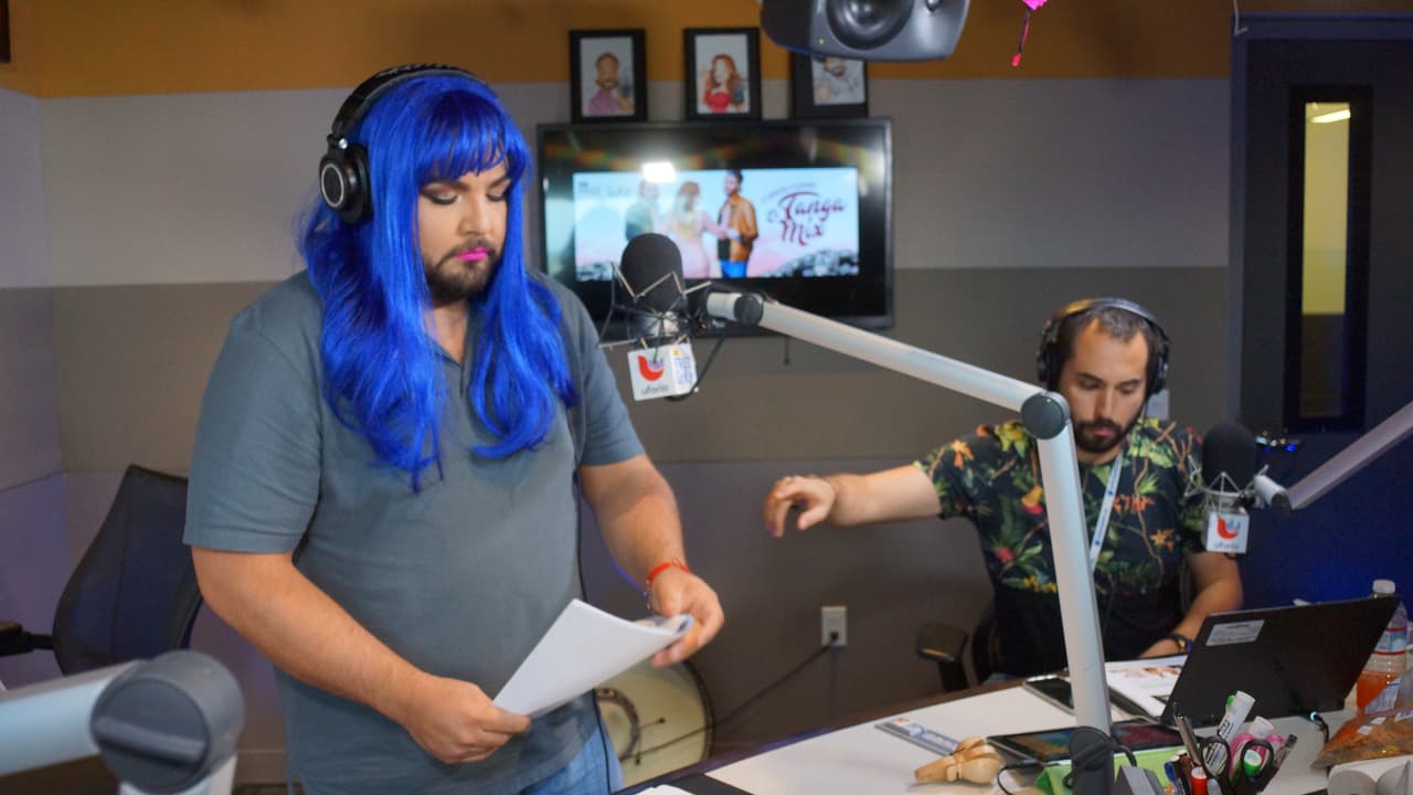 El Tambochi pago la apuesta contra El Compa Ivan cambiando de 'look' por un día.