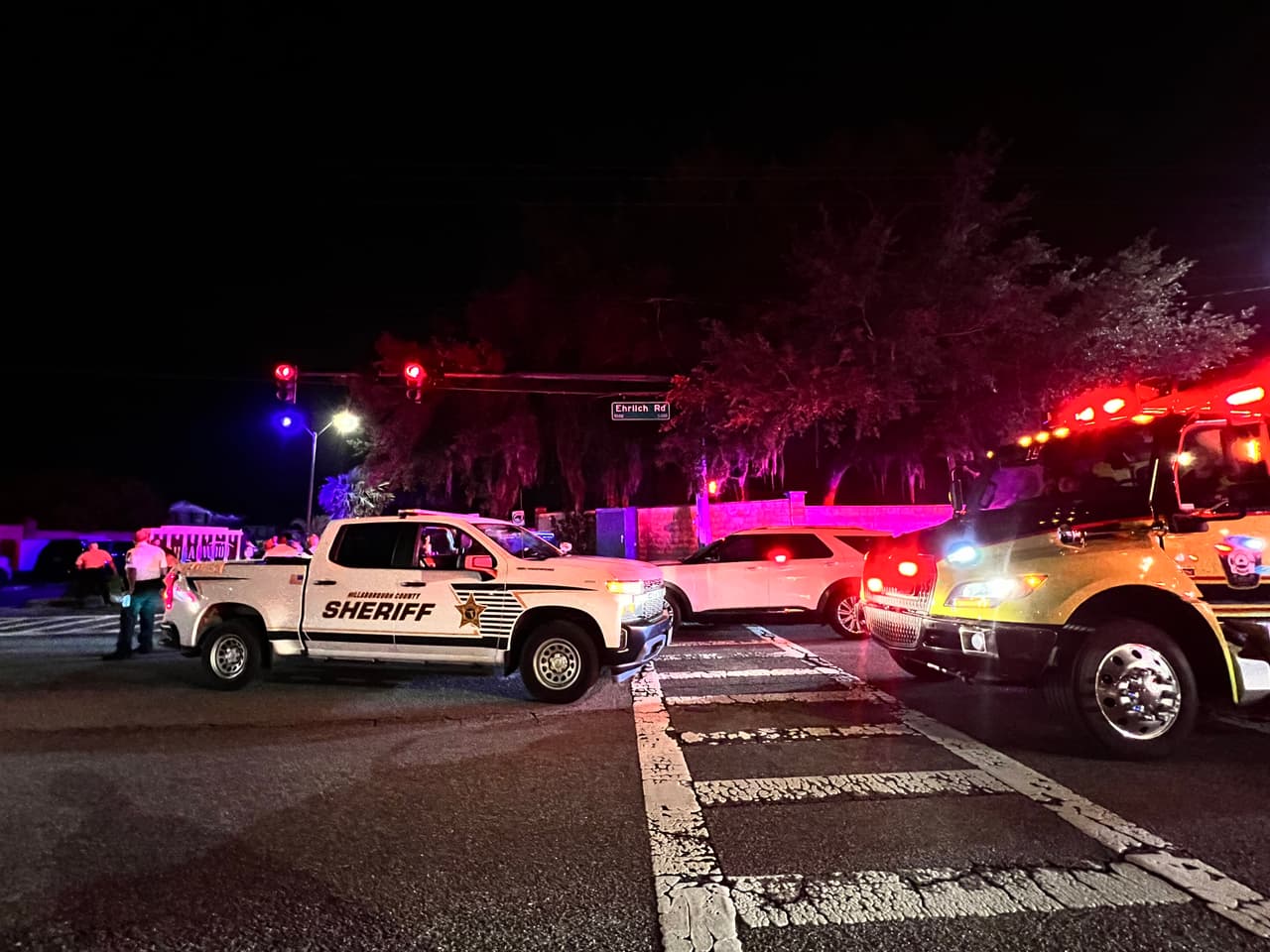 Un "monstruo": adolescente mata a sus padres a tiros y deja herido un oficial que acudió a la casa. Él apareció muerto después