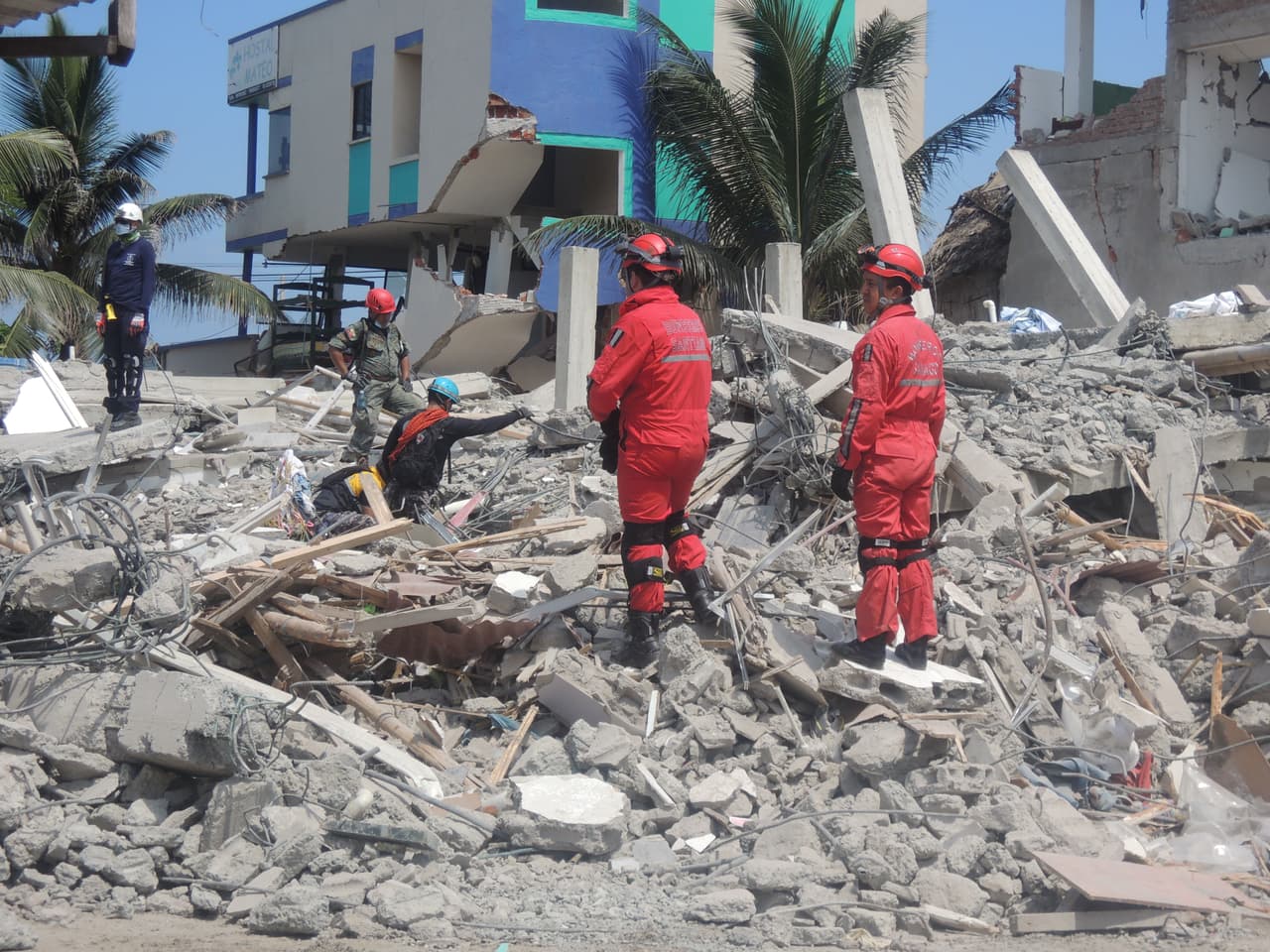 Canoa: el pueblo turístico ecuatoriano que quedó en el suelo 