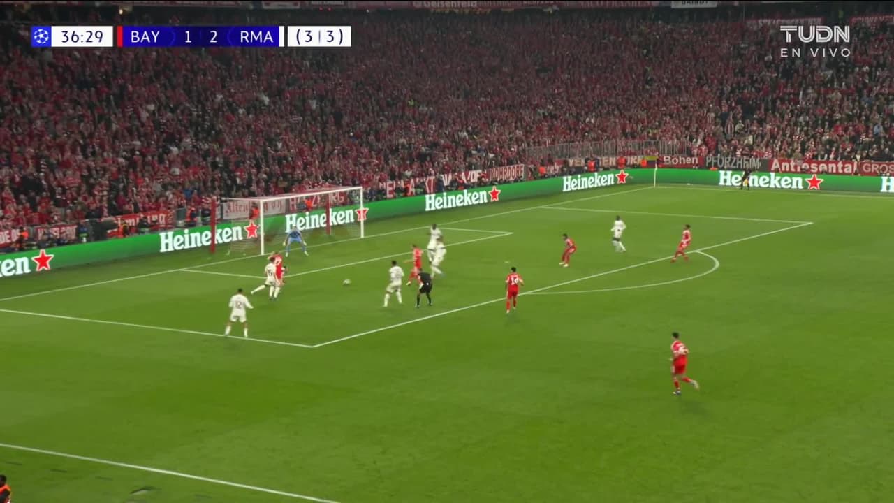 ¡TIRO ATAJADO! disparo por Josip Stanisic.