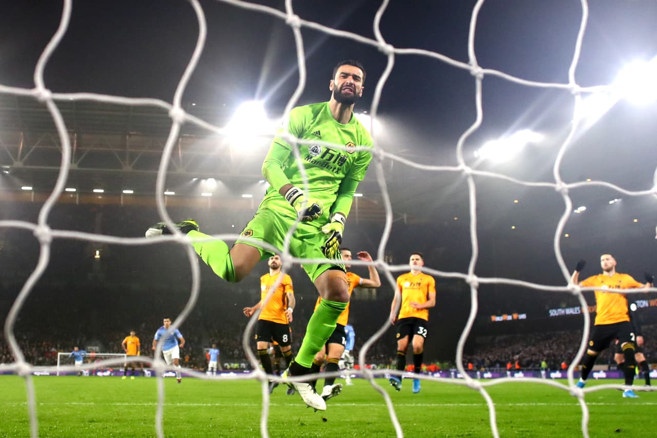 Wolverhampton supera de manera agónica 3-2 al Manchester City con anotaciones de Adama Traoré (55'), Raúl Jiménez (82') y Doherty (89'). El doblete de Rahem Sterling (25' y 50') no fue suficiente para los de Pep Guardiola.