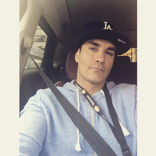 A este actor mexicano le gusta vestir ropa sport, para estar siempre cómodo.