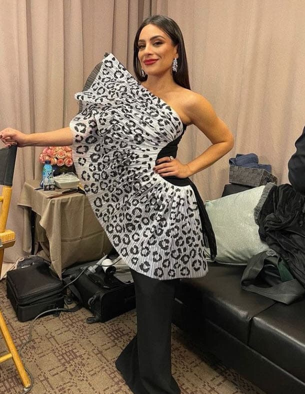 "No digo que no, pero pues encontrar 
<b>el balance entre eso</b>, algo con lo que me sienta cómoda, pero que al mismo tiempo lo quiera hacer", dijo.
<br>