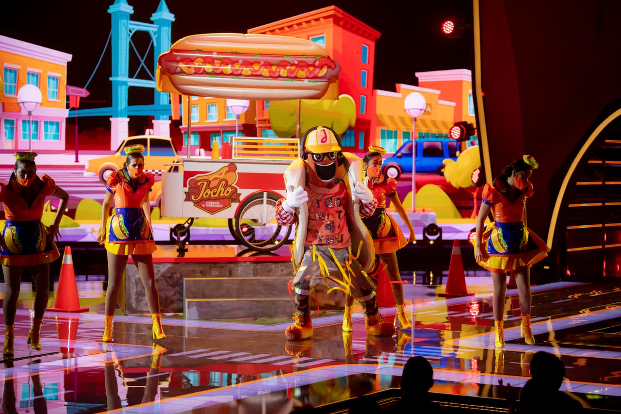 En el escenario, Jocho se destacó por su buena vibra al cantar el tema 'No Se Me Quita' de Ricky Martin.