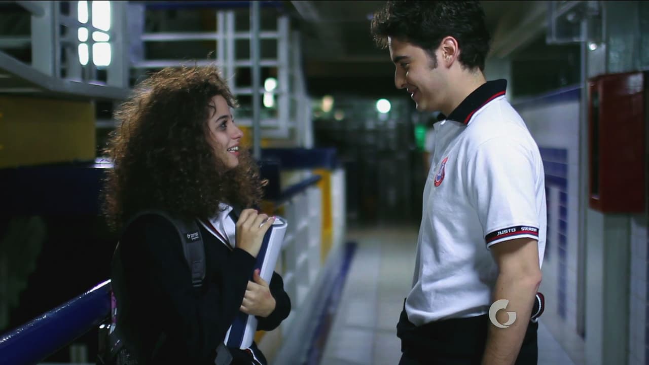 Afuera, Natalia se encuentra de frente con Daniel, el momento que ella ha esperado todo el año...