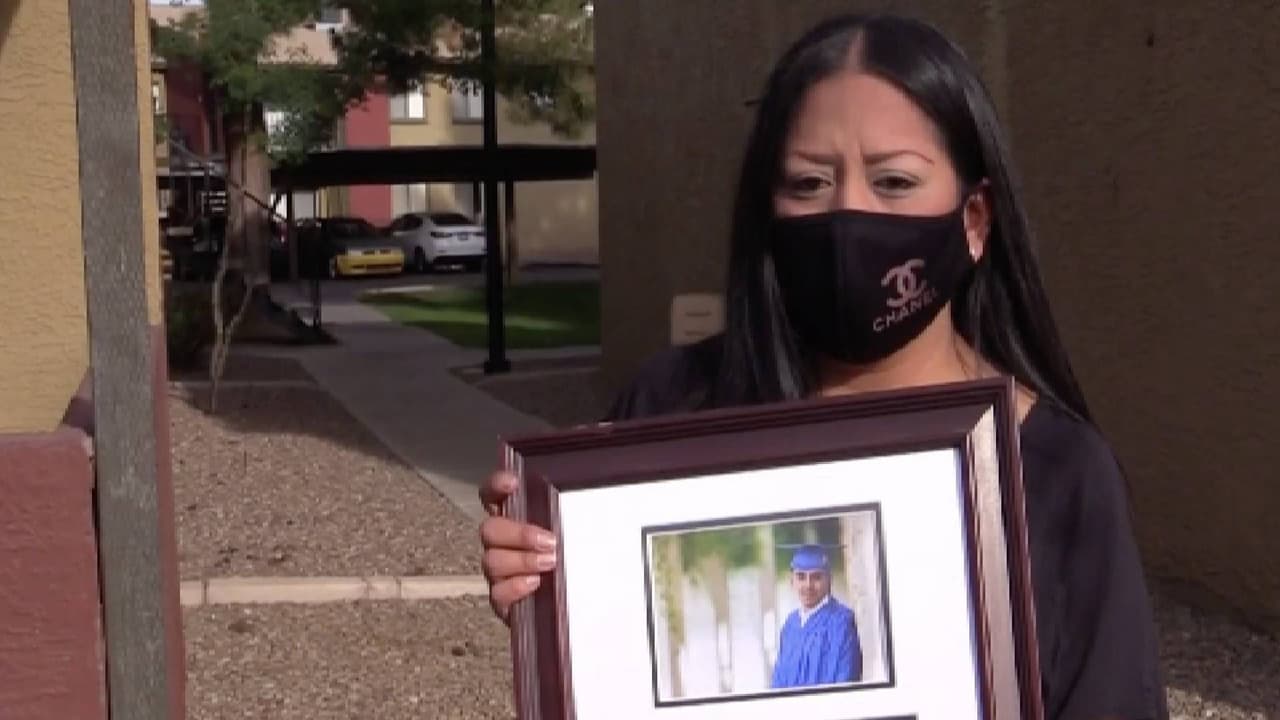 La madre del joven dice que él iba a salir a las 6 de la mañana, llegaría a casa a abrir sus regalos de navidad, dormiría un par de horas para luego ir de nuevo a trabajar un turno de 16 horas, a las 2 de la tarde. La señora Cardiel dice que el joven estaba trabajando muchas horas para comprar su primer auto. 
<br>