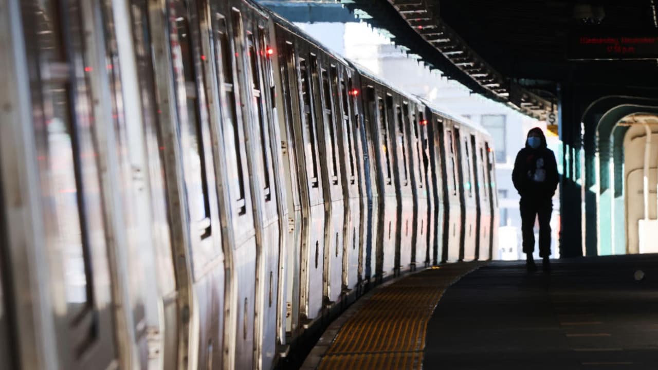 De acuerdo con las últimas estadísticas dadas a conocer por el Departamento de Policía de la ciudad de Nueva York (NYPD), para el mes de marzo de 2022, 
<b>el índice general de delincuencia aumentó un 36.5%</b>
<br>