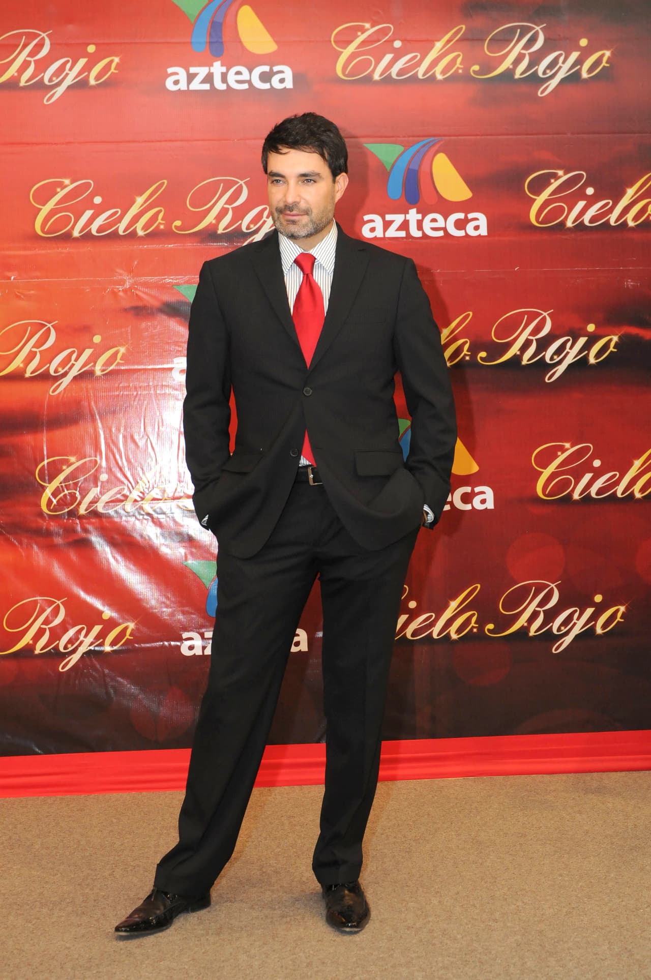 Junto a una serie de fotografías de cuando actuaron en las telenovelas de Azteca y de su colaboración en teatro, el actor escribió un emotivo mensaje para la actriz.