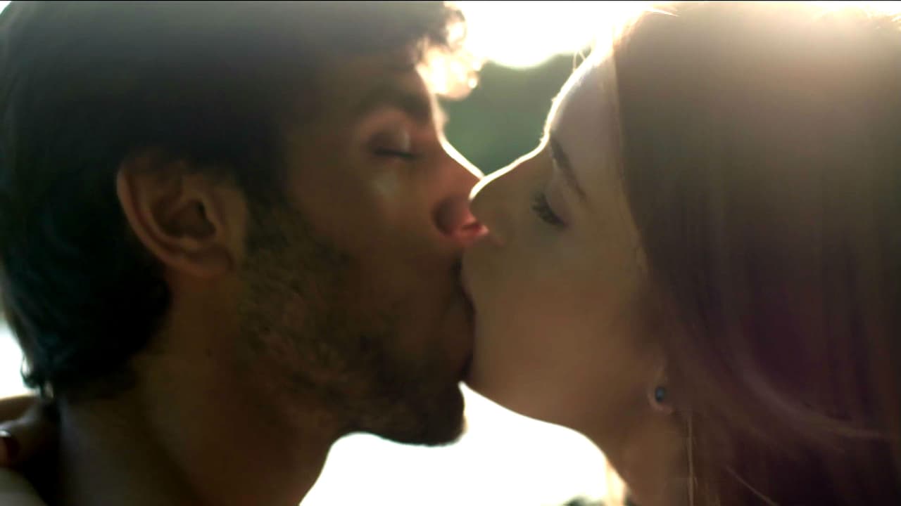 Eliza le dejó en claro a Arturo que comenzaría una relación con Jonathan y una de sus primeras citas fue en un día de campo que organizaron para comer los bocadillos que disfrutaban cuando vivían en las calles.