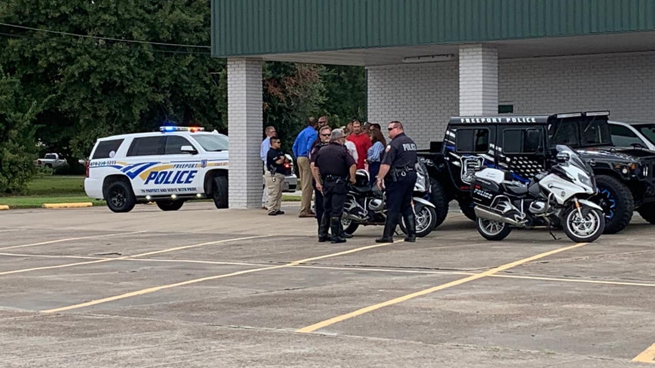 Los Servicios funerarios serán el martes 12 de noviembre, a las 10:00 am en la Iglesia Grace de Houston, ubicada en el 145050 de Gulf Freeway.