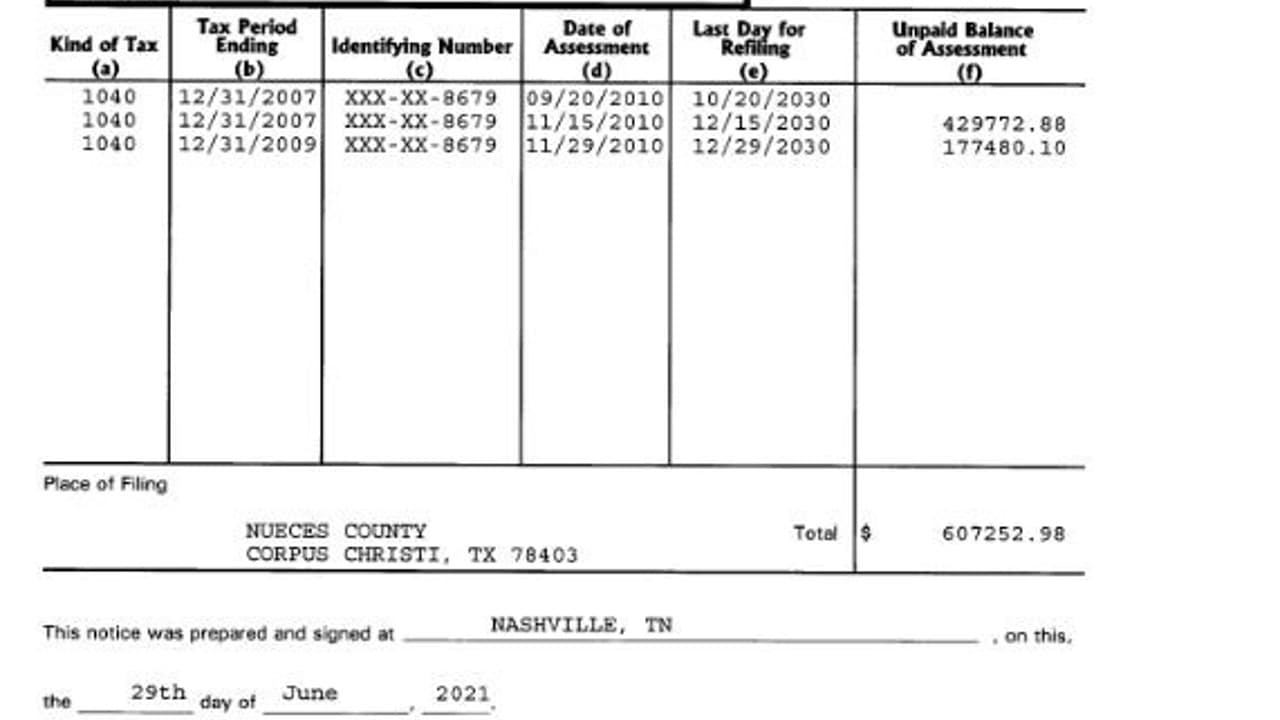 El adeudo de A.B. Quintanilla al Servicio de Impuestos Internos de Estados Unidos.