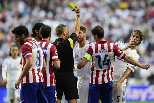 Eso le dio tintes más ríspidos al partido y no hubo alternativa más que sacar las amarillas para calmar los ánimos.