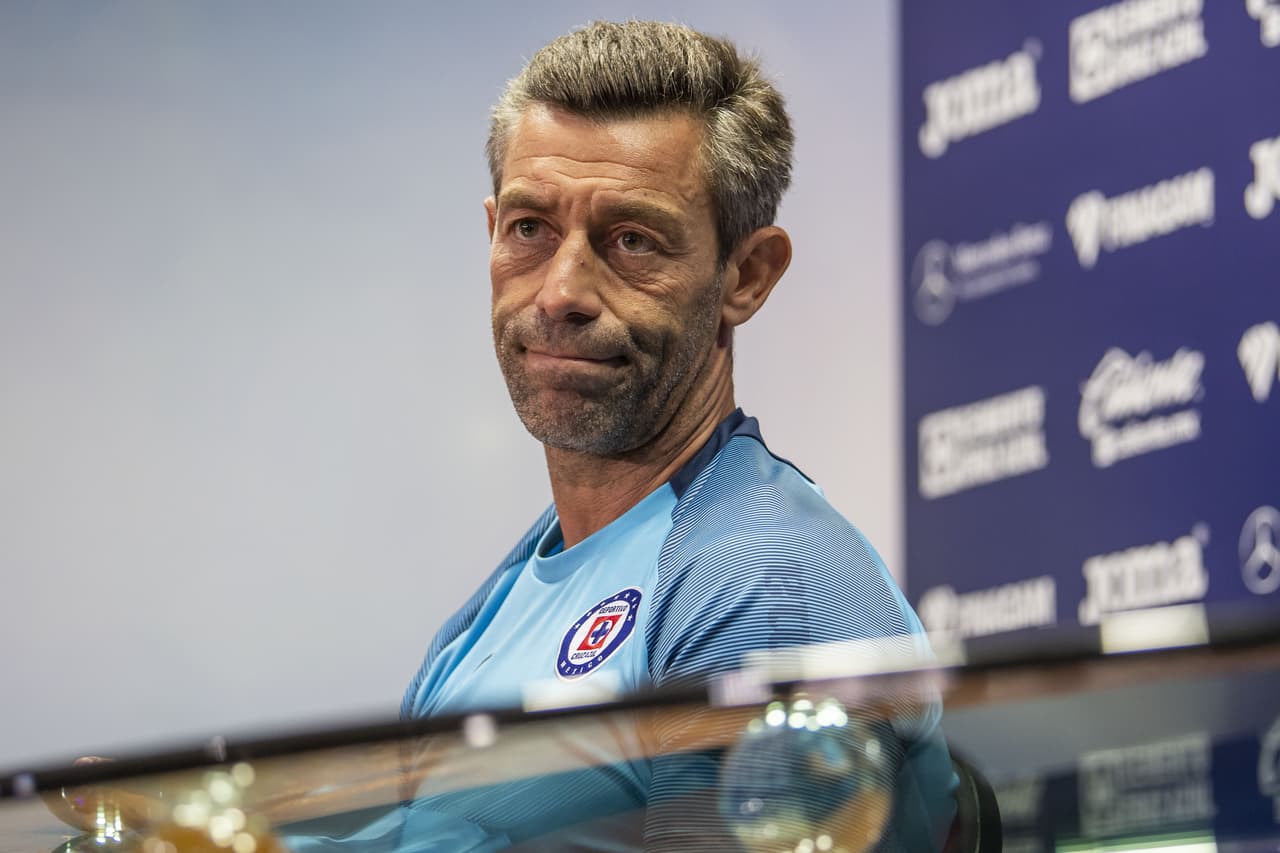 El mal inicio de torneo para el Cruz Azul comienza a desgastar a Pedro Caixinha.