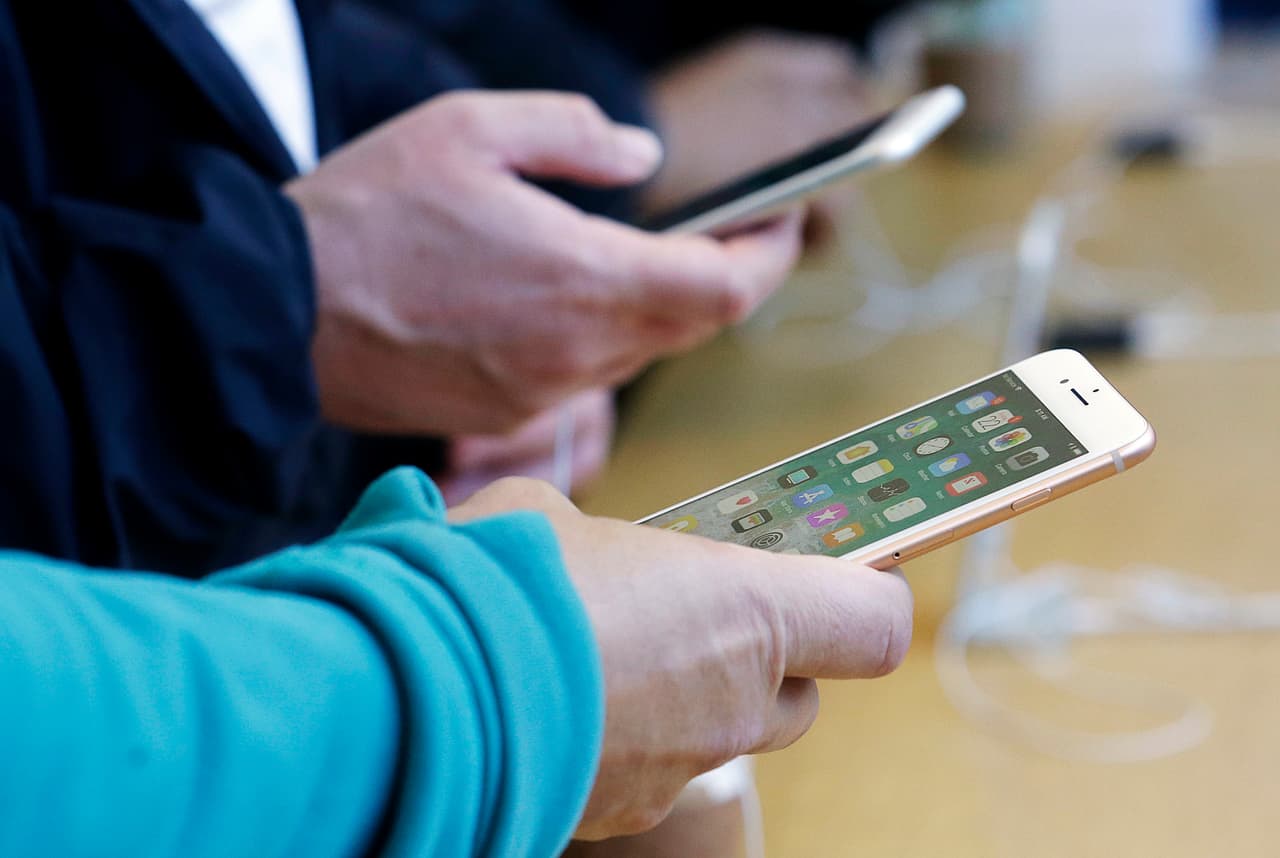 2. Tomar una foto con un teléfono inteligente o una computadora con cámara web.