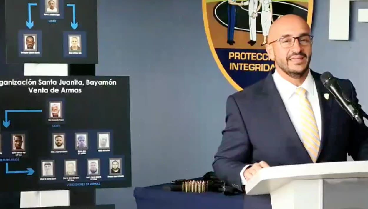 Fuera de las calles 17 armas ilegales y 10 presuntos delincuentes de Bayamón y Vega Baja 