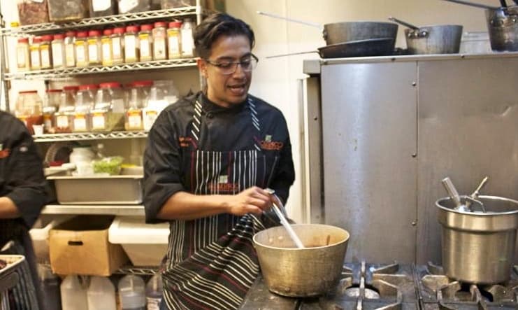 Un chef de San Diego relata cómo la angustia se ha metido en su cocina con Trump en el poder