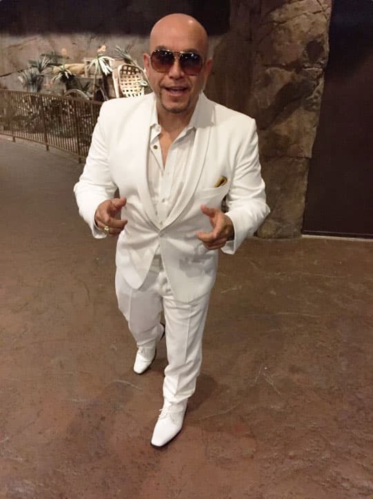 Gustavo es otro de sus hermanos, también es cantante.