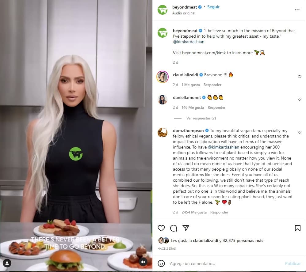 Las imágenes generaron críticas pues hubo quienes aseguraron que Kardashian presuntamente ni siquiera mordió ni probó los alimentos.