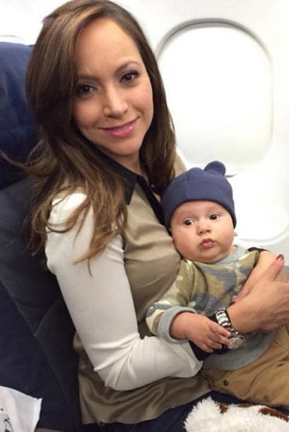 También le encantan las emociones. En su primer viaje en avión se portó increíble.