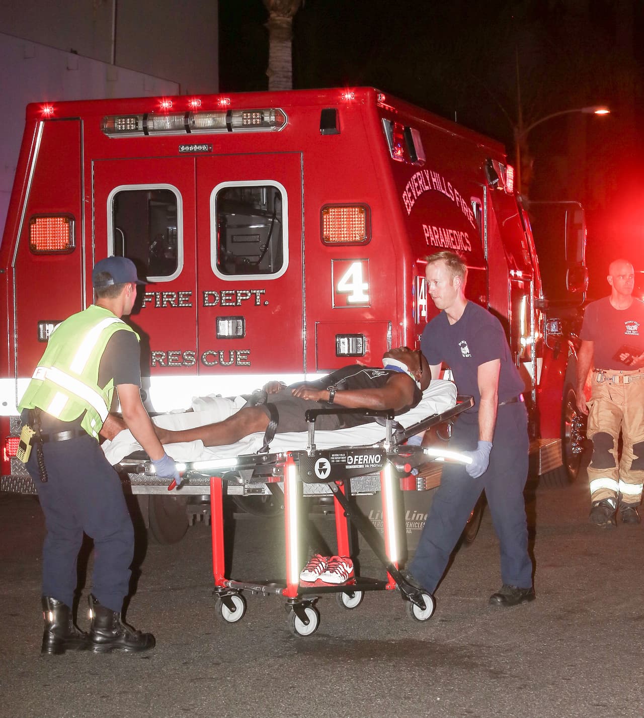 Wilson exige que se le pague por “lesiones permanentes, daños emocionales y en general” que sufrió.