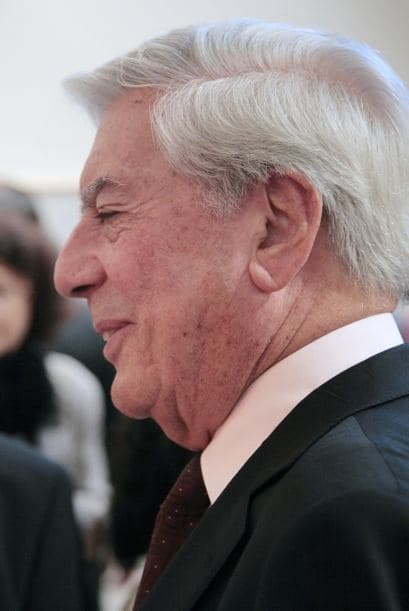 Vargas Llosa -novelista, pero también poeta, ensayista, periodista y colaborador del diario español El País- figuraba desde hacía años entre los candidatos al Nobel de Literatura, que recibió, al fin.