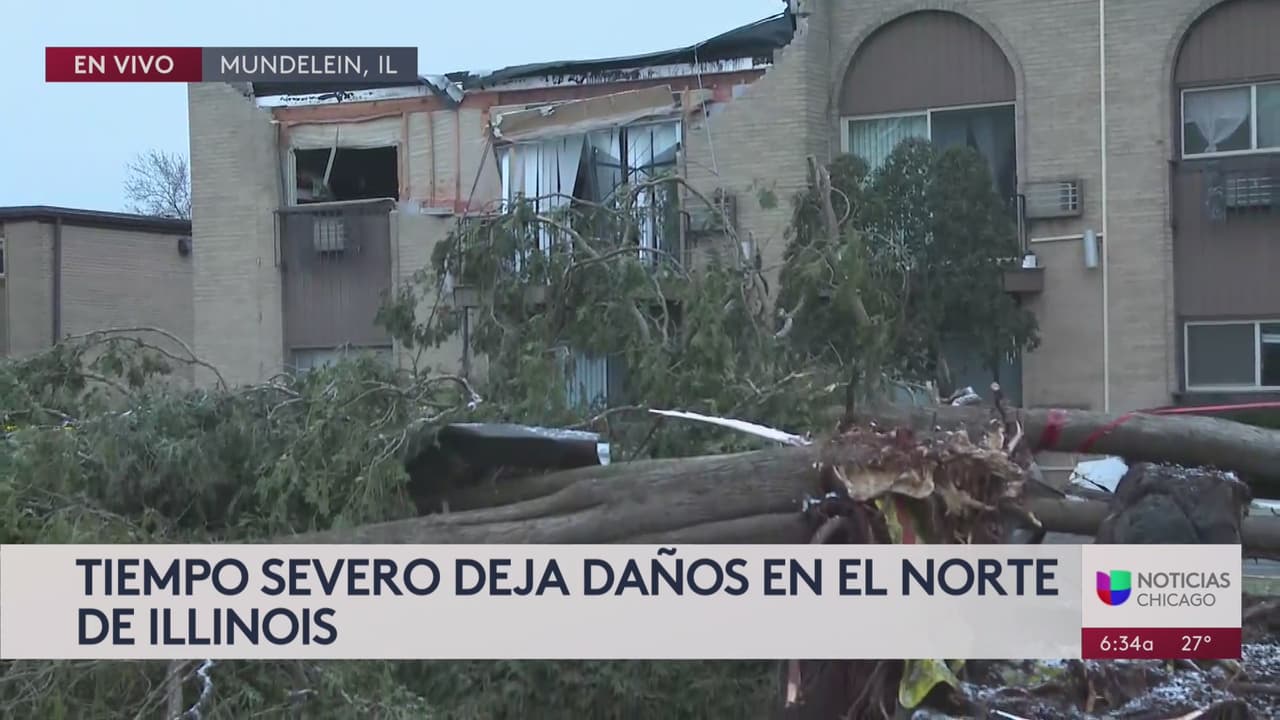 Residentes del suburbio de Mundelein en el estado Illinois tuvieron que ser desalojados de su vivienda luego que esta resultara afectada gravemente por los posibles tornados.
