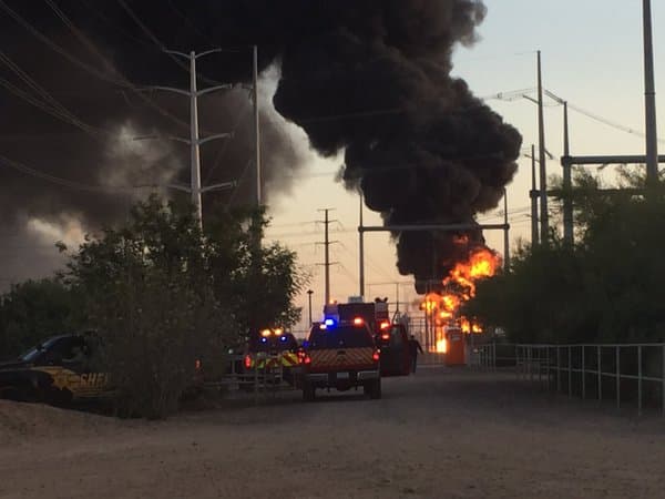 Voraz incendio en planta de energía de Phoenix
