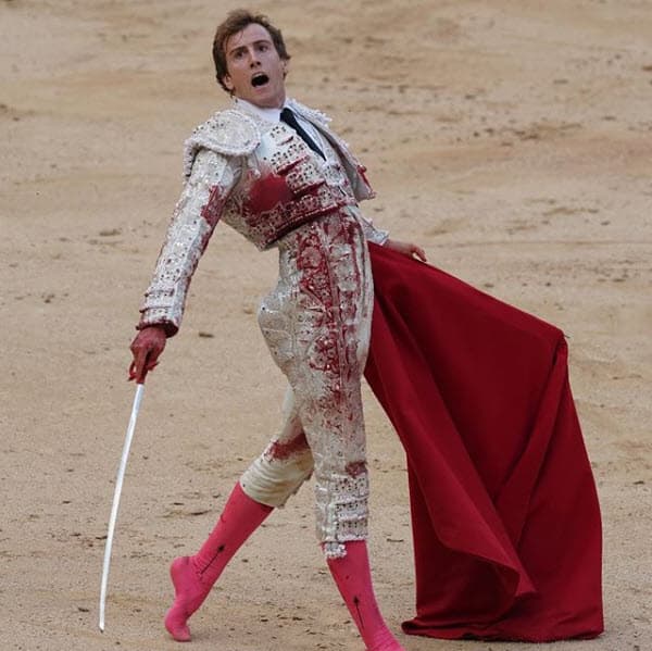 Antes de convertirse en presentador, Raúl de Molina era fotógrafo, cubrió todo tipo de eventos, desde guerras hasta viajes, pero gracias a la fiesta brava ganó algunos reconocimientos.