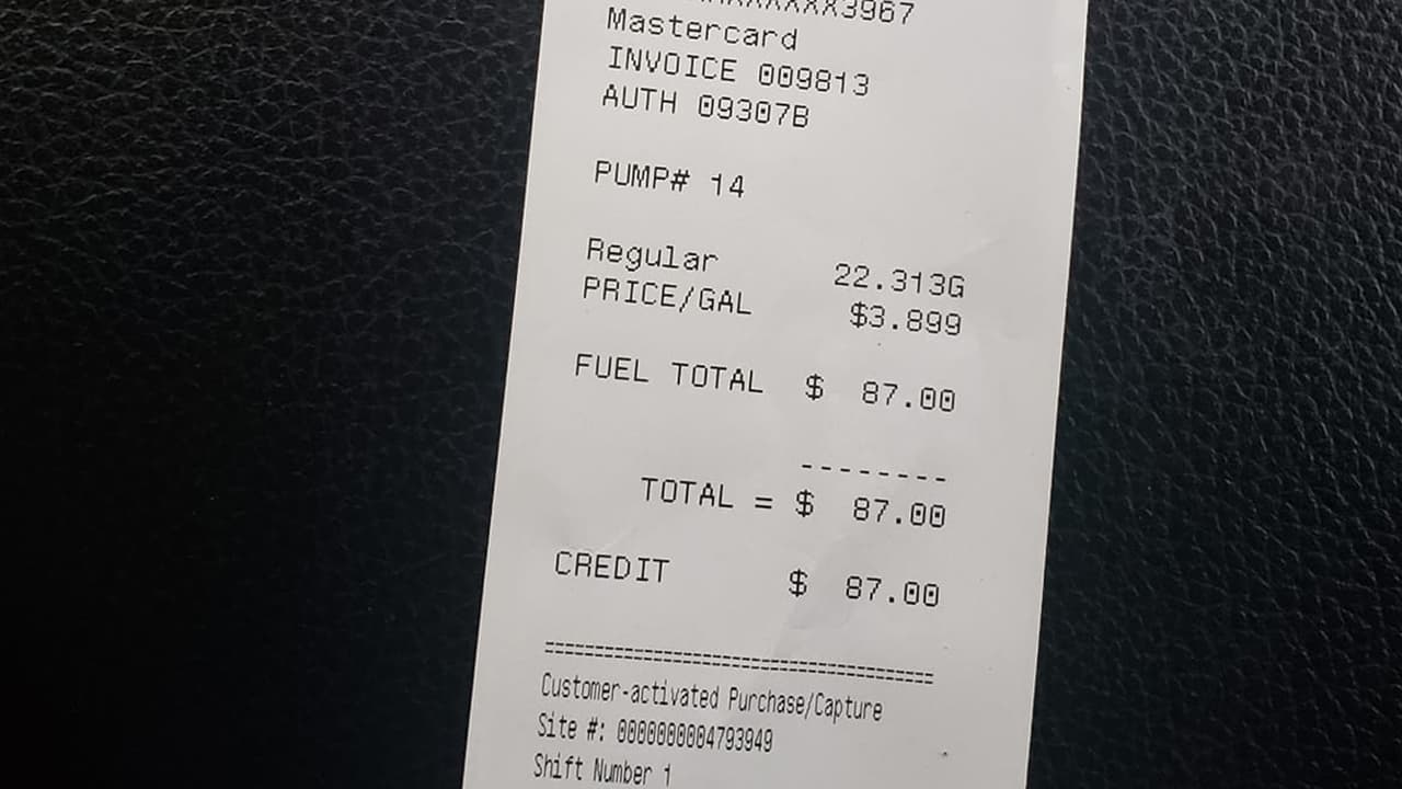 "Ahí está antes la llenaba con $40", señala José Díaz.