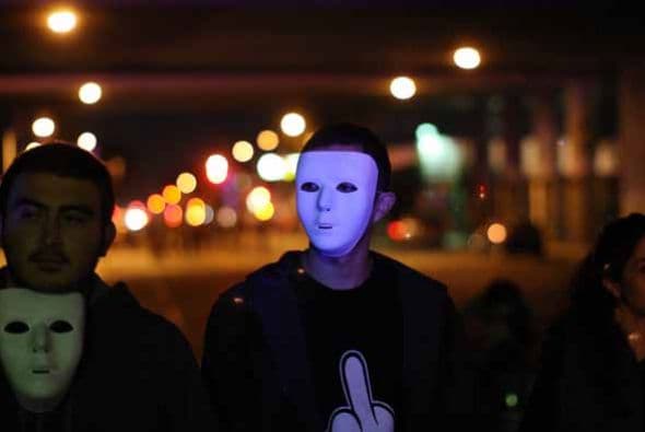 Caracteristica de Los Ángeles, los participantes de las protestas representaba la diversidad de comunidades de la ciudad. Continúa alerta táctica en Los Ángeles aquí