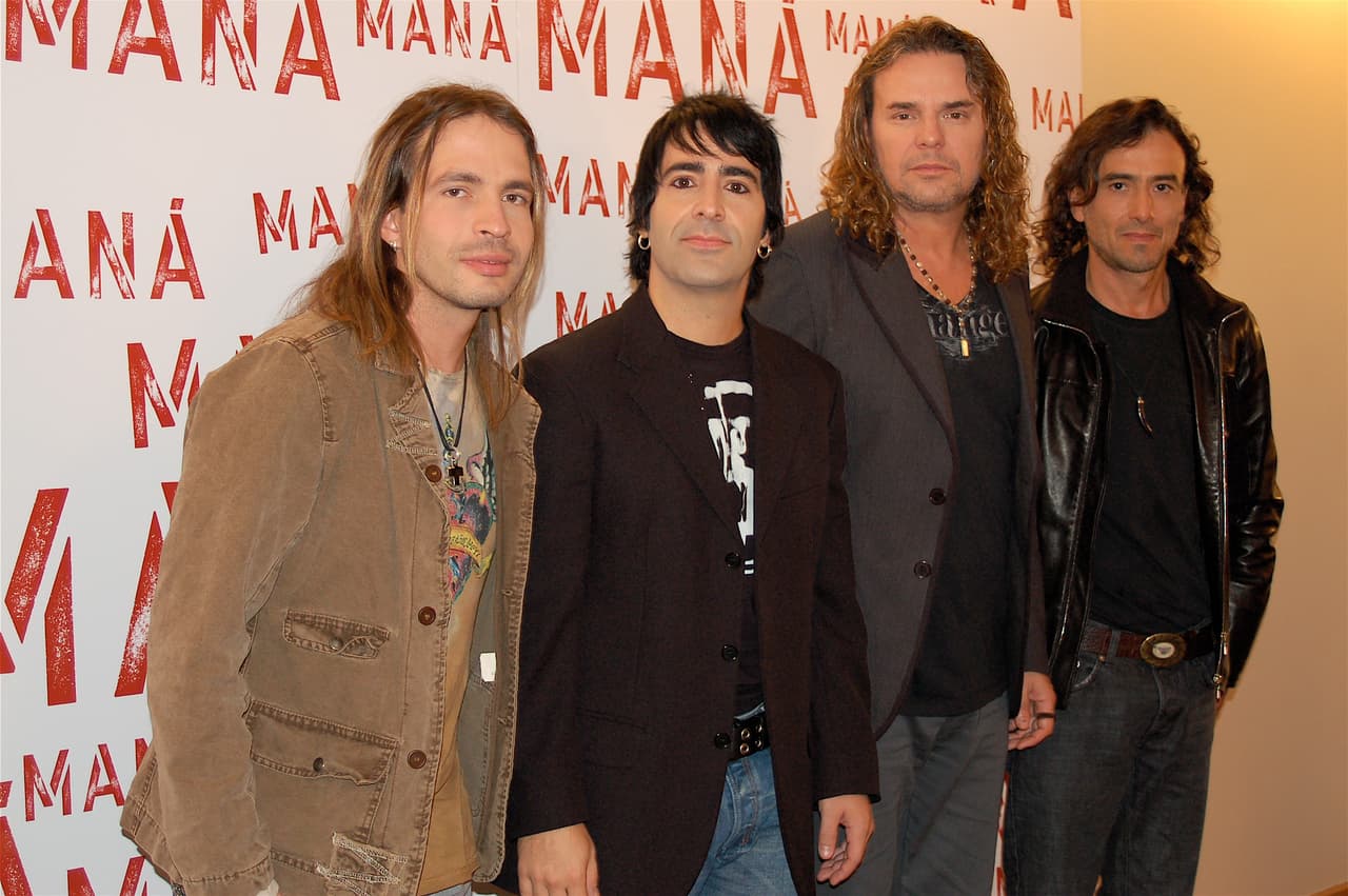 En 1990, Maná recibió una segunda oportunidad con el lanzamiento del disco ‘Falta Amor’, del que se desprendió la canción ‘Rayando el Sol’, todo un éxito, incluso en la actualidad.
<br>Además de colocar algunos temas en el gusto del público, la agrupación también ofreció su primer concierto fuera de México, teniendo como sede la ciudad de Quito, en Ecuador.
