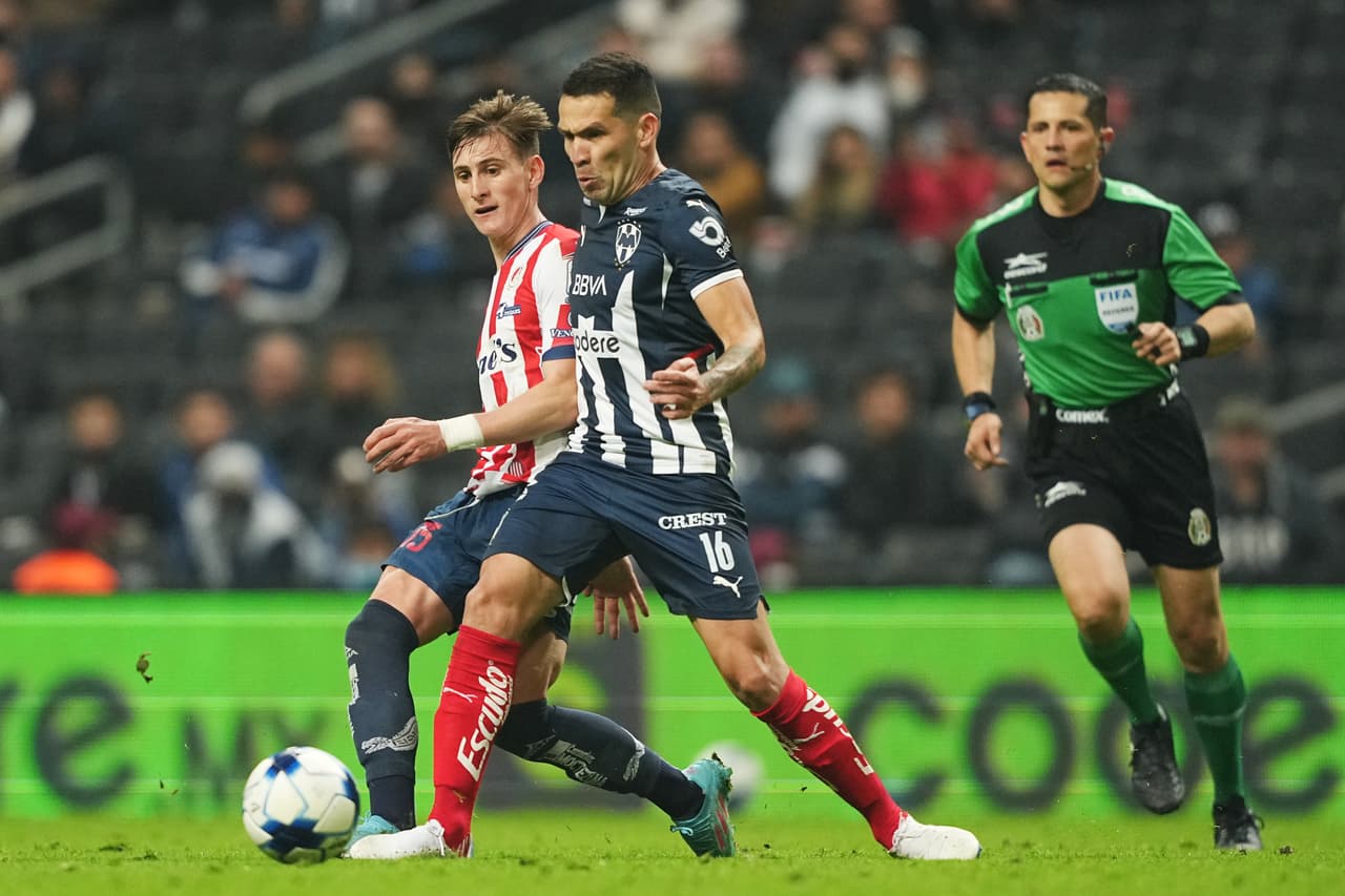 Monterrey controla el partido durante casi los 90 minutos, pero su delantera no es nada contundente y terminan cayendo 0-2 en el 'Giagnte de Acero'.
