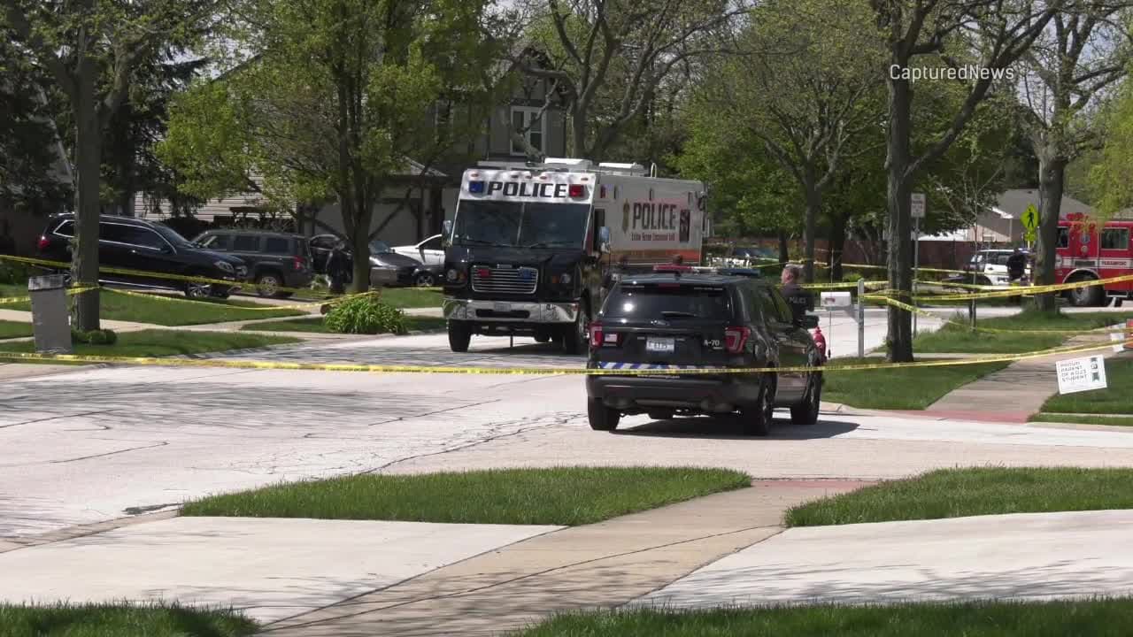 Conductor golpea y mata a un hombre de Chicago en accidente, luego se estrelló contra una casa