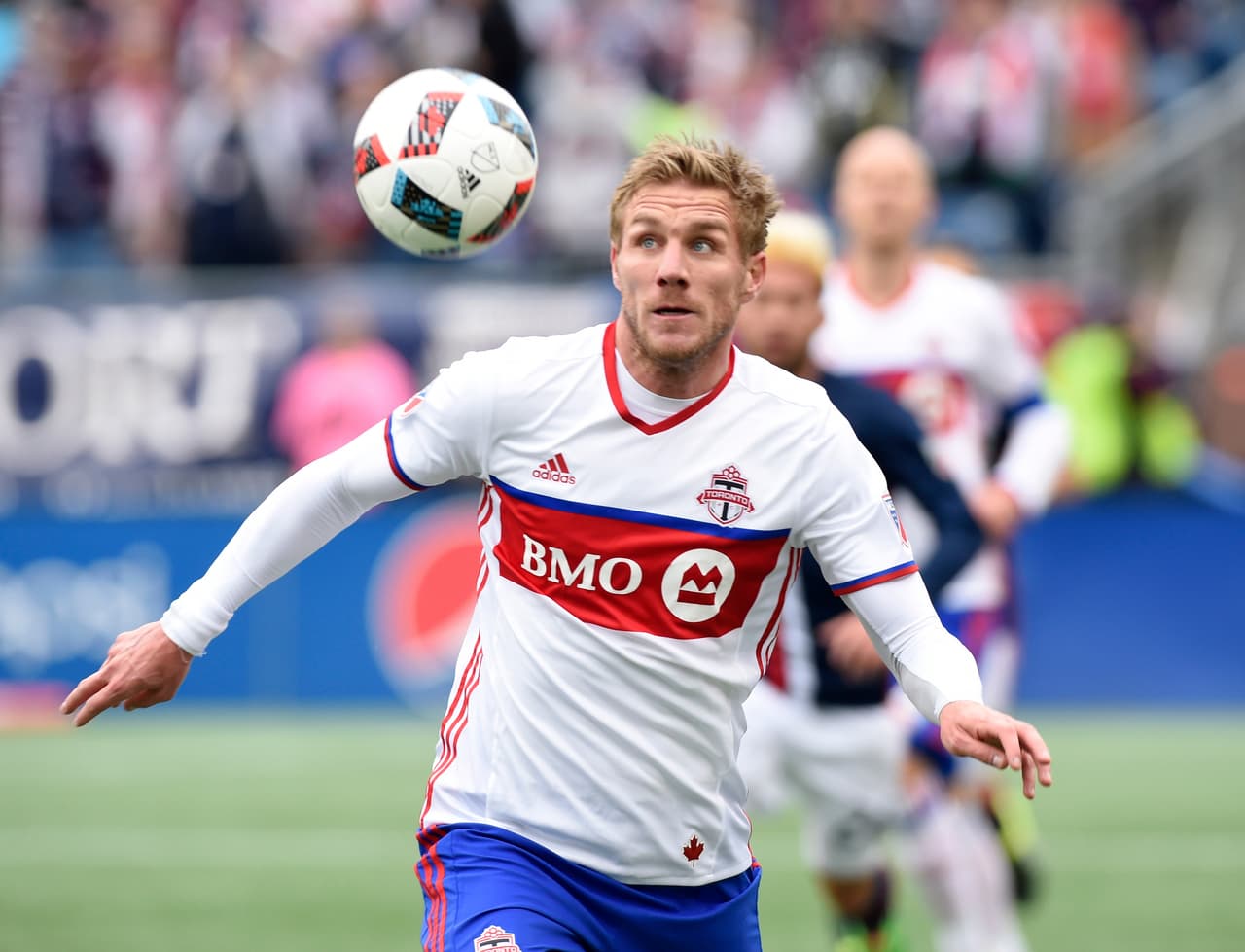 DAMIEN PERQUIS (DEF) | Parte del trabajo sucio en el fondo en Toronto lo realizó el francés quien sostuvo bien los contragolpes de FC Dallas.