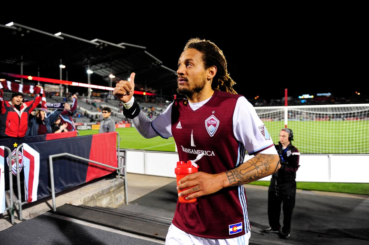 JERMAINE JONES (MED) | Ahora como mediapunta, el germanoestadounidense lideró a los Colorado Rapids a su quinta victoria consecutiva en casa por 1-0 ante Real Salt Lake en el Clásico de las Montañas Rocosas.