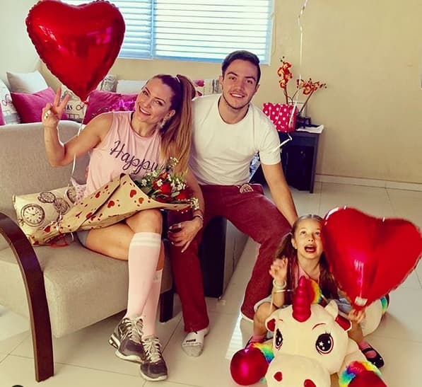 Isabella no es la única hija de Martha Julia. Ella también es madre de 
<b><a href="https://www.instagram.com/richiealva/?utm_source=ig_embed" target="_blank">Richie Alva </a></b>(al centro), fruto de la relación que tuvo la actriz con su primer esposo, el sinaloense Ricardo Alba. A diferencia de Ibarra, con él lleva una buena relación.