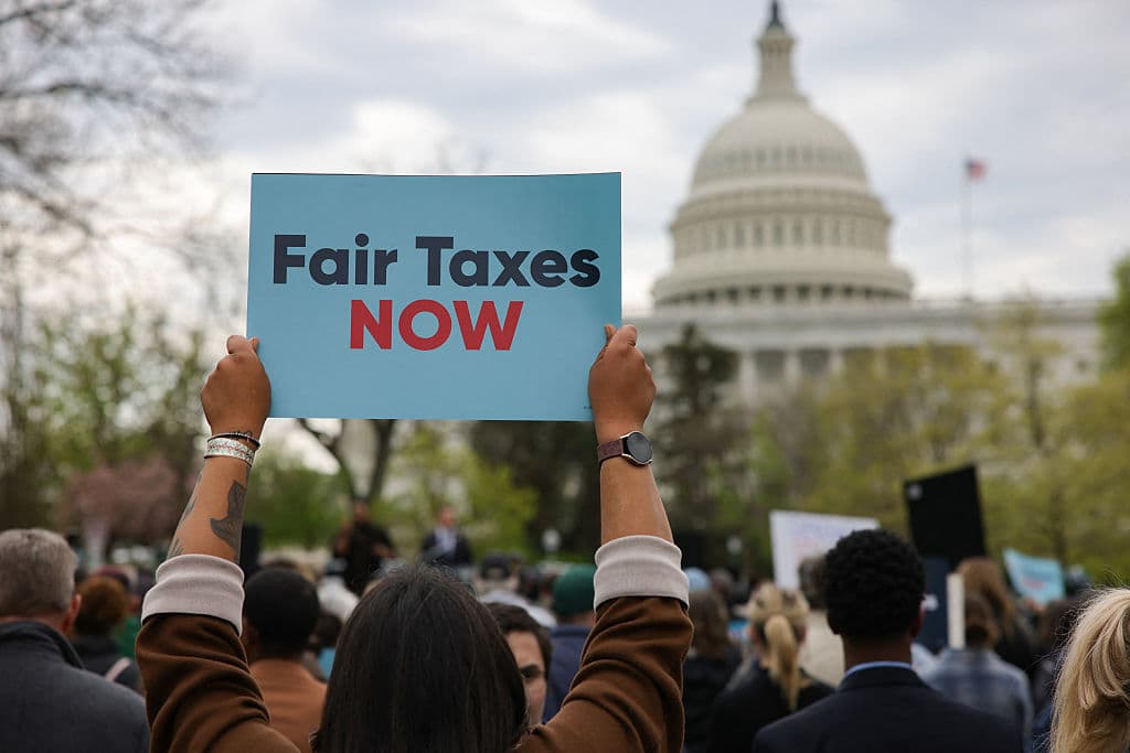 "Millones de hispanos pagarán más impuestos el próximo año (si el Congreso no actúa)": lo que está en juego con el paquete fiscal de Trump