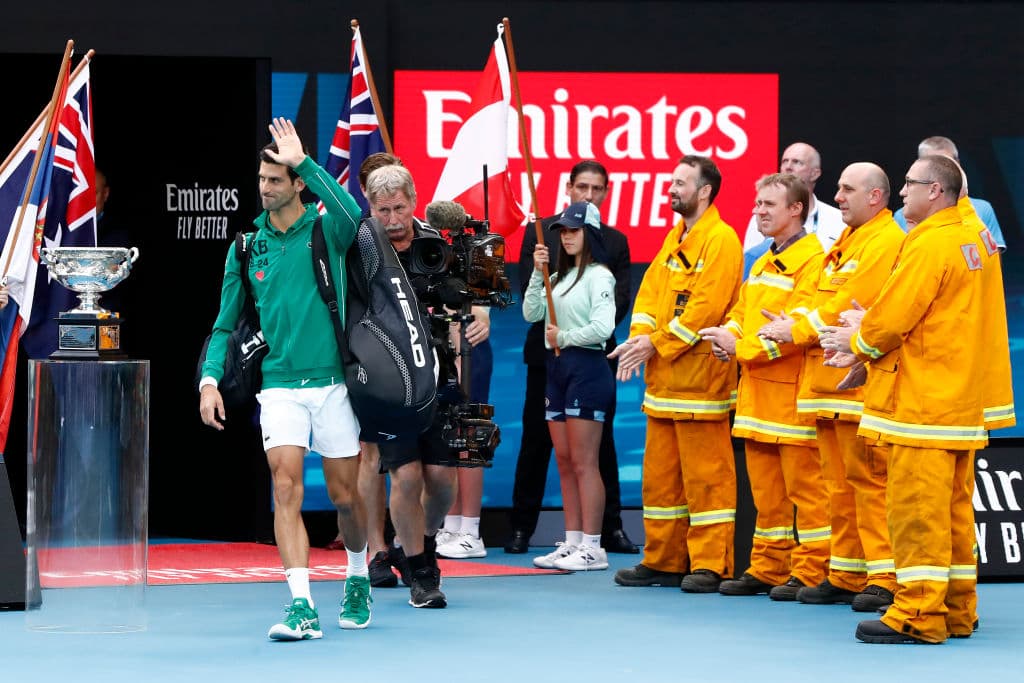 Con una gran remontada, Djokovic vence al austriaco Dominic Thiem con parciales de 6-4 / 4-6 / 2-6 / 6-3 / 6-4 y, por octava ocasión, se lleva el Australian Open y vuelve a ser el número uno.