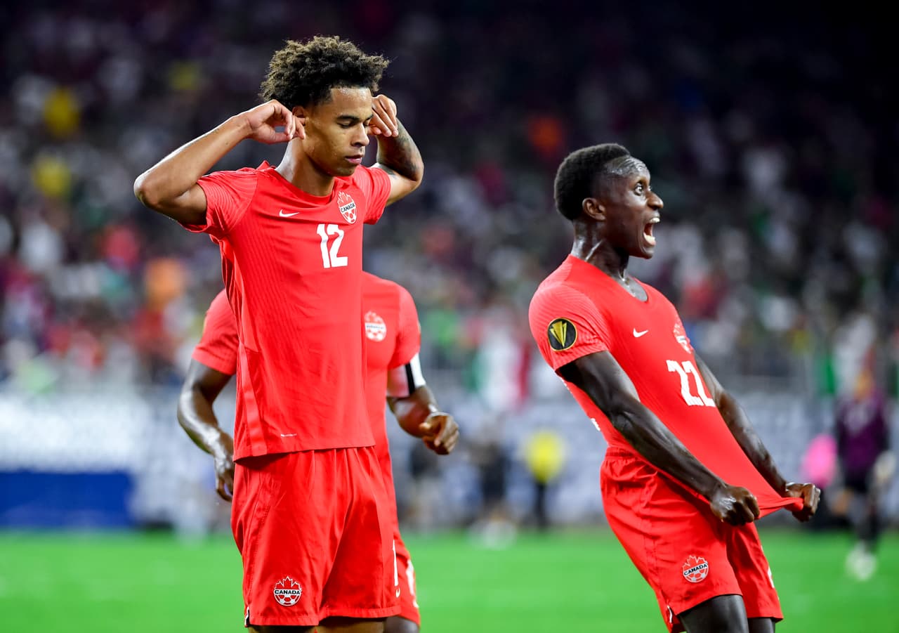 De destacadísima actuación con Canadá en la Copa Oro de Concacaf, fue elegido el Mejor Futbolista Joven del torneo de selecciones y es figura en el superlíder de MLS, New England Revolution.
<br>