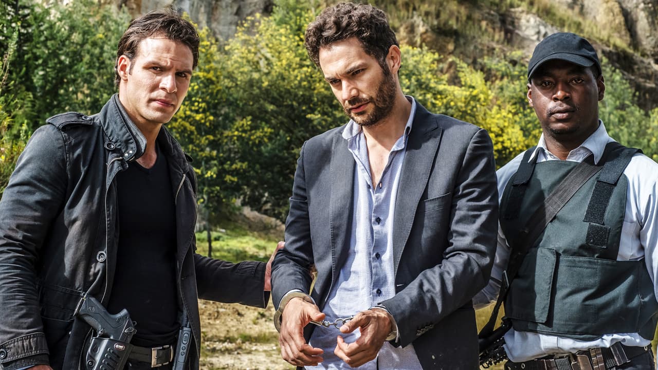 Los agentes lograron ubicar a Julián y Ricardo y no dudaron en arrestarlos para comenzar el jucio que probaría su inocencia y culpabilidad.