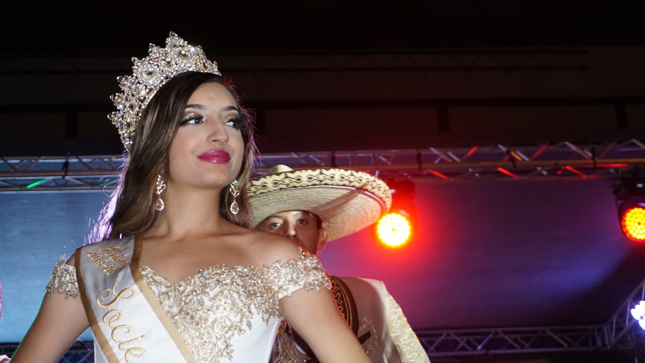 La reina expresaba alegría por haber sido coronada.