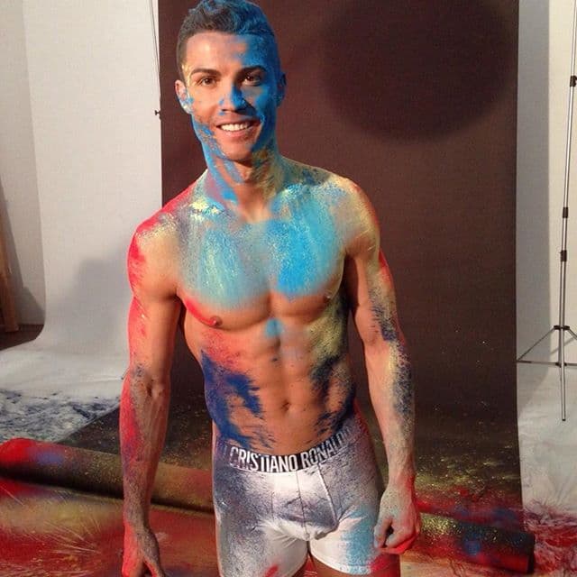 Así que no resulta nada extraño que sobresalga de entre sus compañeros por mostrar sus 'abs'.