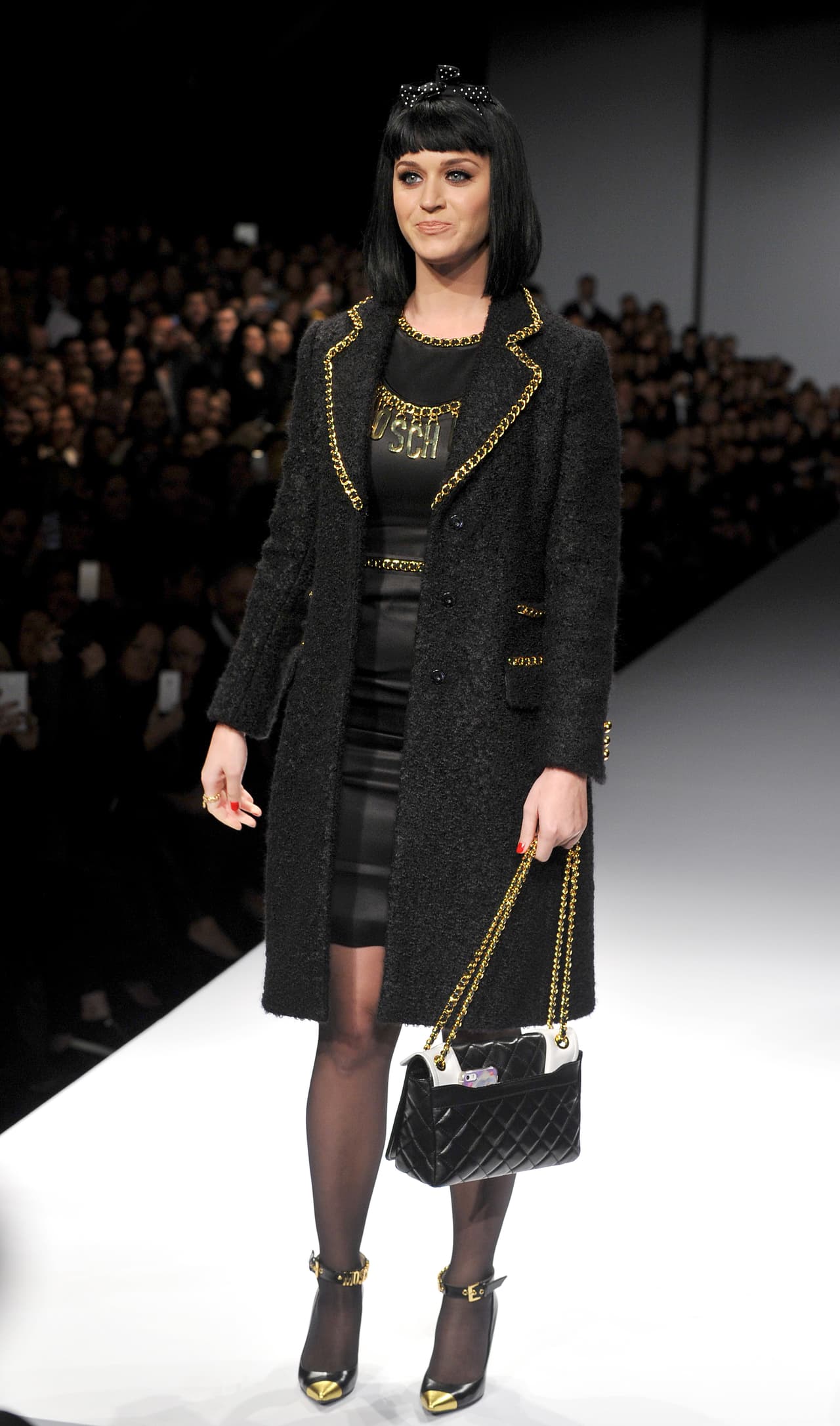 Nuevos atuendos, sorpresas y tendencias traerá Katy Perry ahora que estará tan apegada a la firma que tanto le gusta.