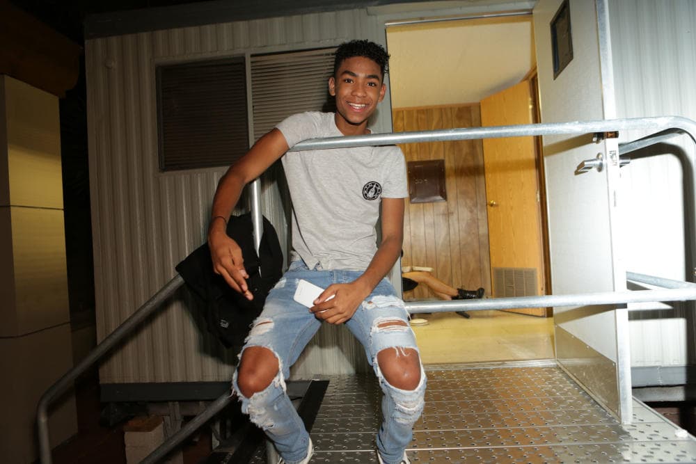 Antes de salir a escena en cada show, Abel se relaja un poco.