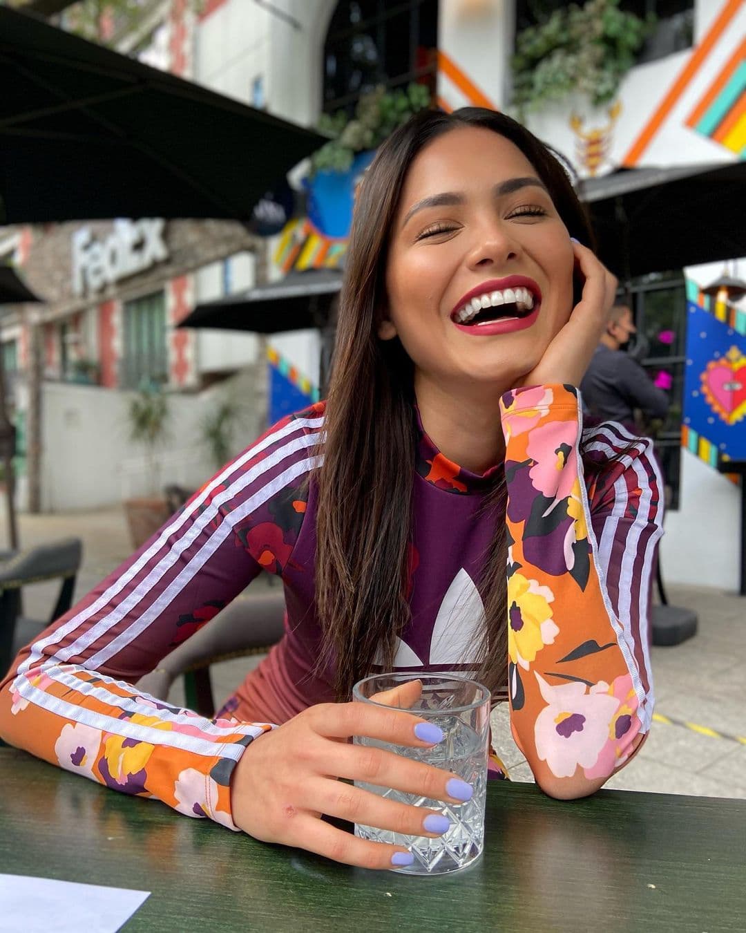 La subcampeona fue la Miss Brasilk Julia Gama y la segunda subcampeona fue Miss Perú Janick Maceta Del Castillo.