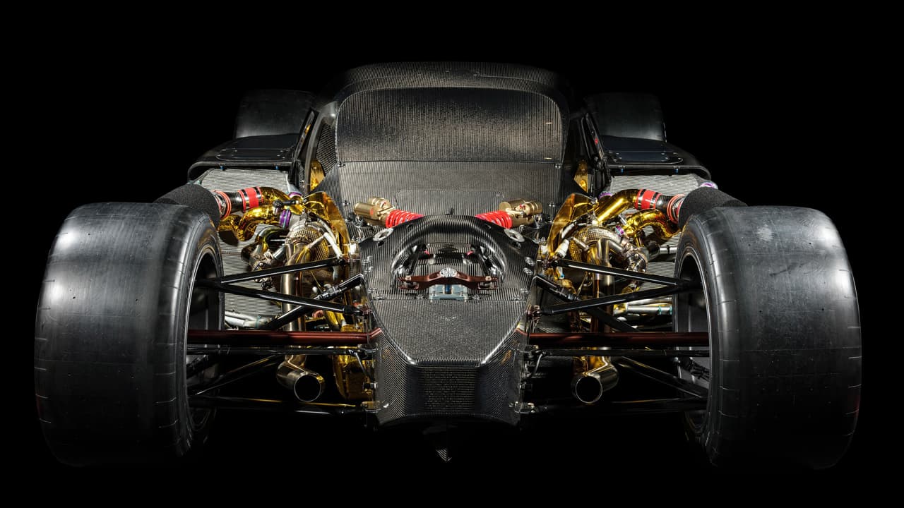 Su motor es un V6 twin-turbo que, junto al sistema eléctrico, pueden producir hasta 986 caballos de potencia.