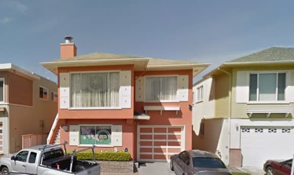 Fachada de una residencia donde operaba una de las guarderías Rainbow Bright.