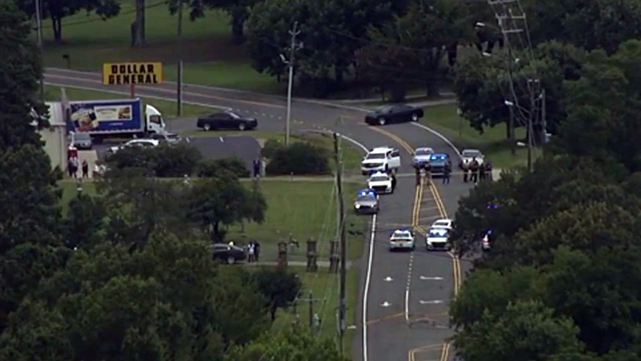 Un hombre muerto: Investigan tiroteo con oficial involucrado frente al Dollar General de Roxboro